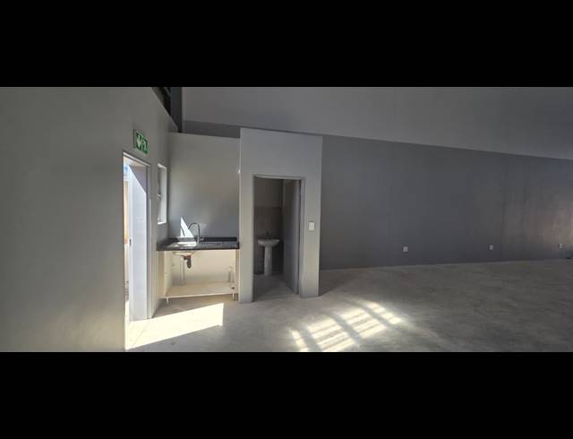 227M² WAREHOUSE TO LET IN RIVERSIDE PARK